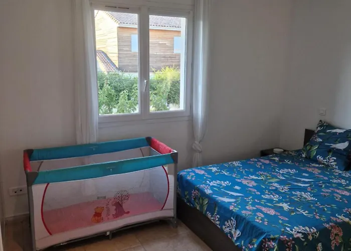 Charmante Villa Avec Piscine, Quartier Residentiel