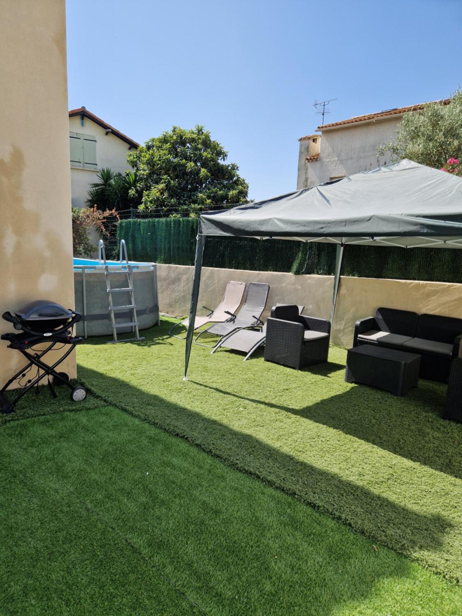 Villa Charmante Avec Piscine, Quartier Residentiel